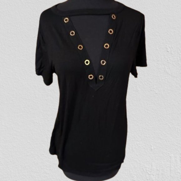 Choker V Neck T-shirt with Metal Eyelets   (2) - Picture 5 of 11